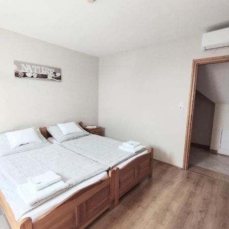 Eckhardt Vendeghaz Hotell Villány Exteriör bild