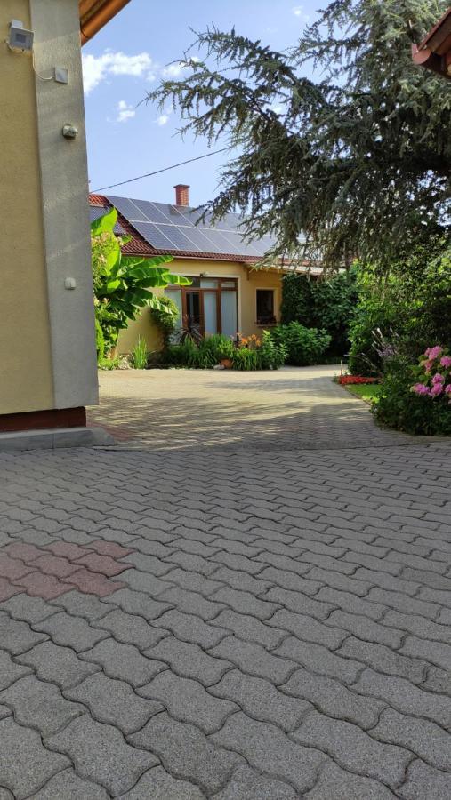 Eckhardt Vendeghaz Hotell Villány Exteriör bild
