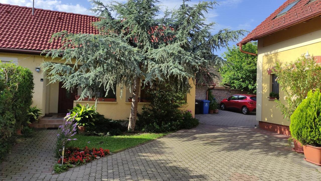 Eckhardt Vendeghaz Hotell Villány Exteriör bild