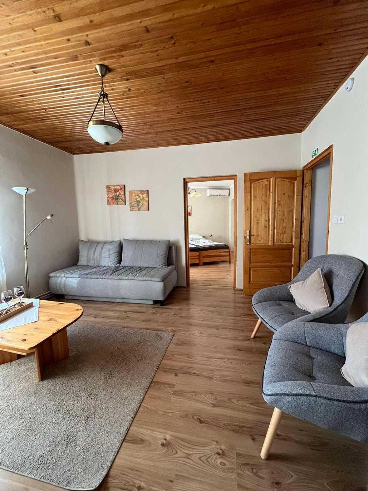 Eckhardt Vendeghaz Hotell Villány Exteriör bild