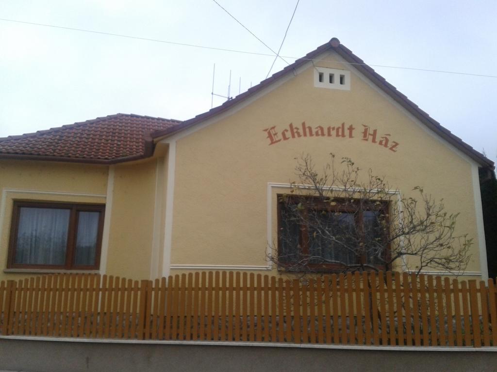 Eckhardt Vendeghaz Hotell Villány Exteriör bild